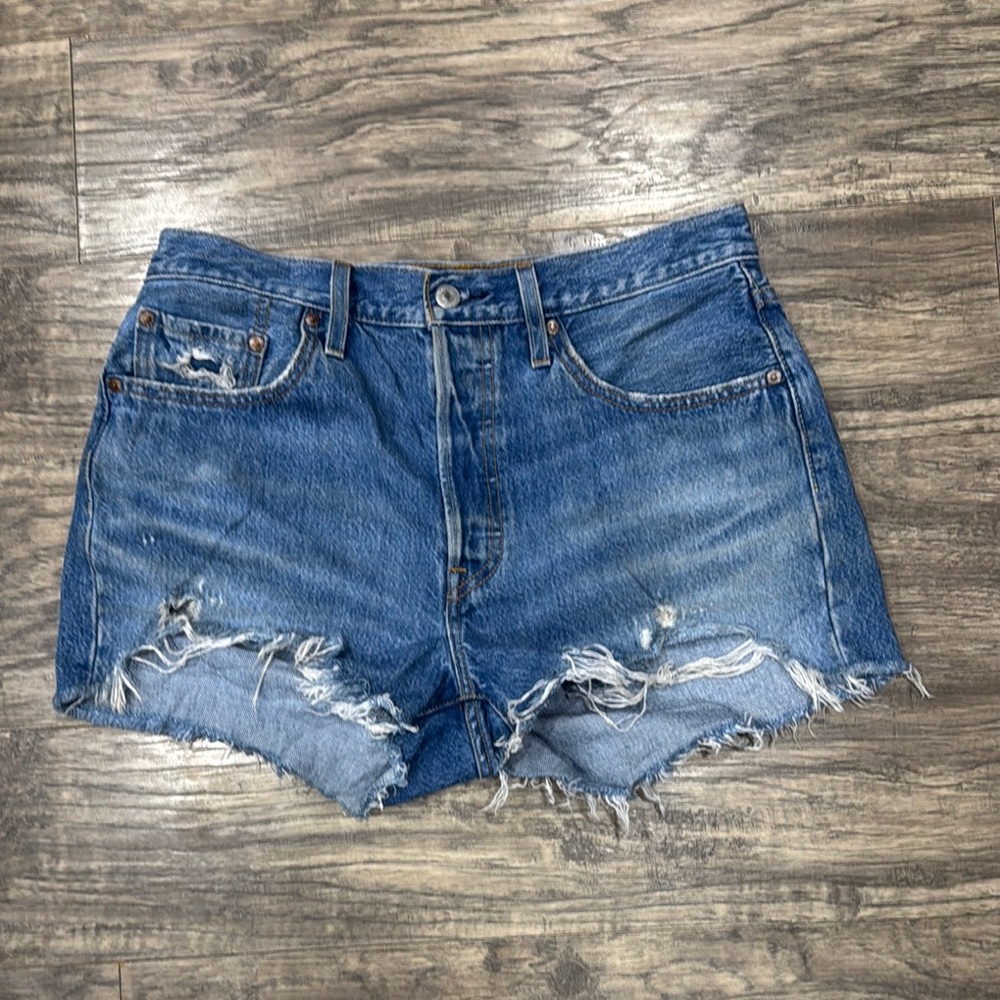 Levi’s 501 high rise button fly distressed shorts - 29